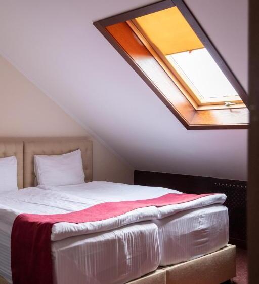 هتل готельна ресторація україночка