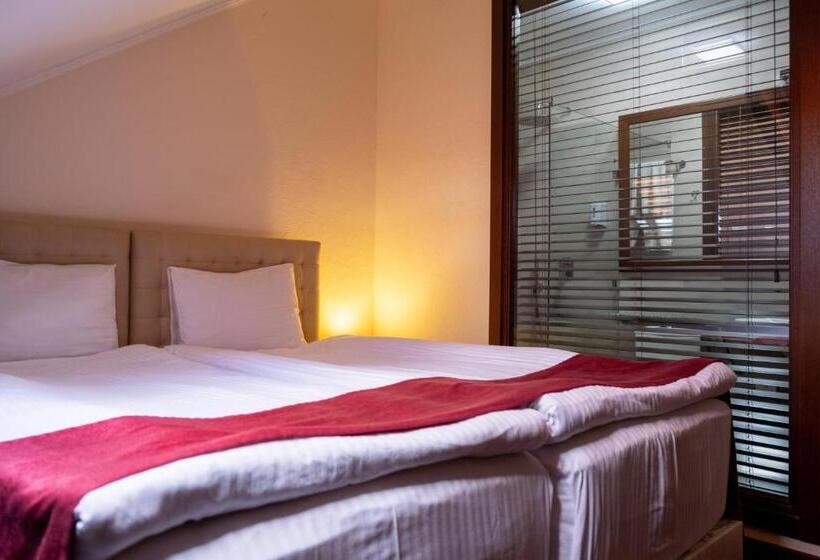 هتل готельна ресторація україночка