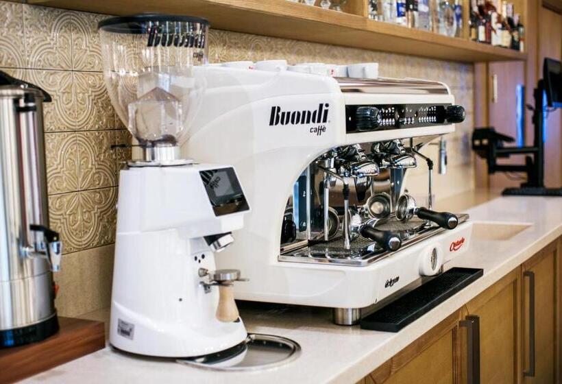 فندق родичі