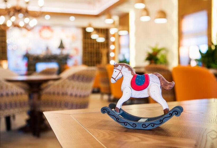 فندق родичі