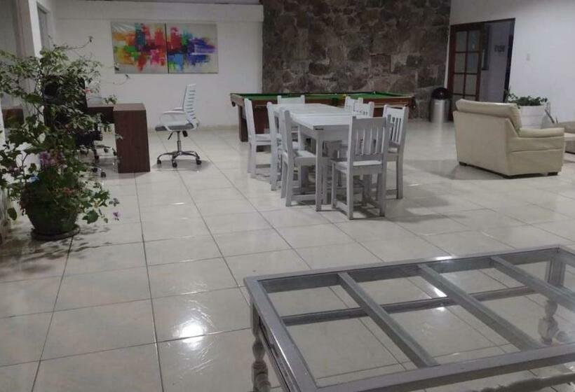 فندق Alojamientos Támpur