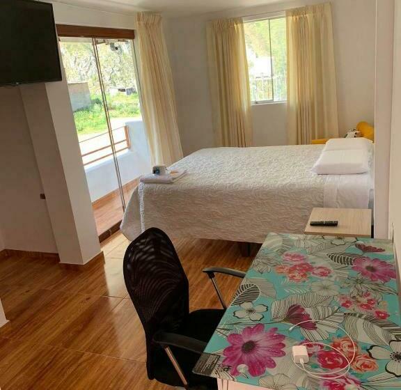 فندق Alojamientos Támpur