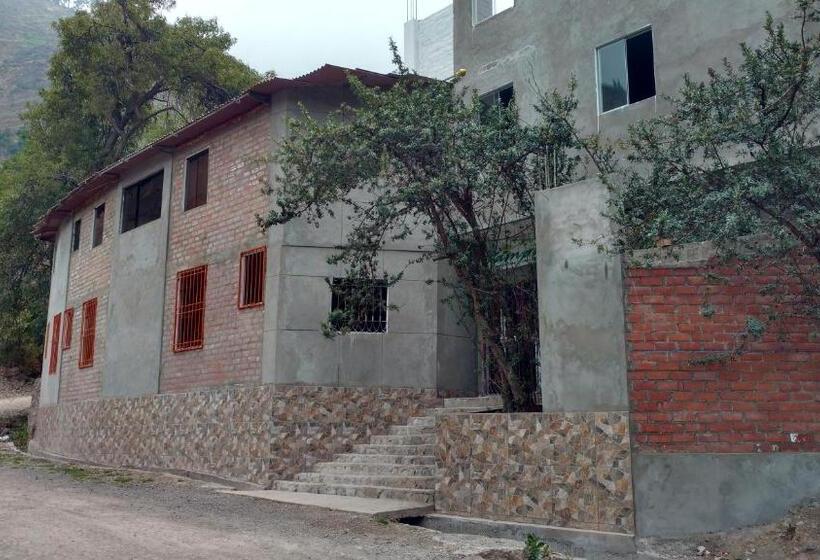 فندق Alojamientos Támpur