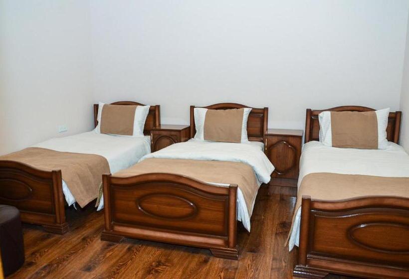 בית מלון כפרי Dzorak