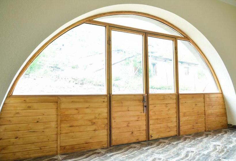 בית מלון כפרי Dzorak