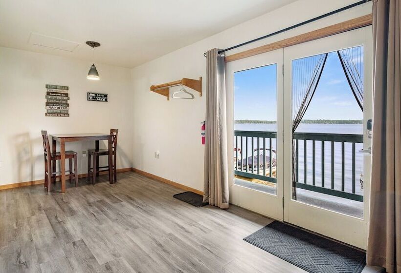 Отель Fife Lake Lodge