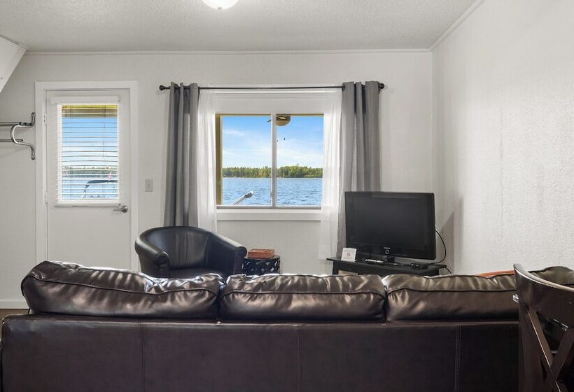 Отель Fife Lake Lodge