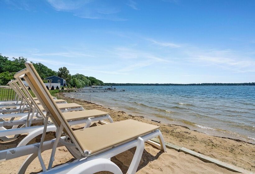 Отель Fife Lake Lodge