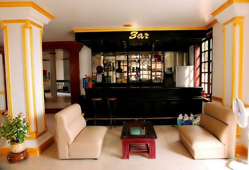 هتل Khách Sạn Cây Thông