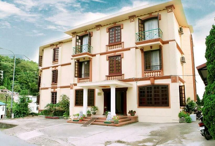 هتل Khách Sạn Cây Thông