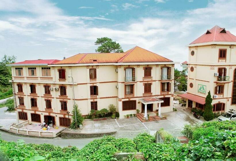 هتل Khách Sạn Cây Thông