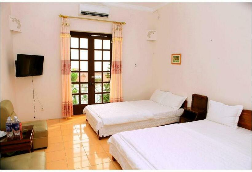 هتل Khách Sạn Cây Thông