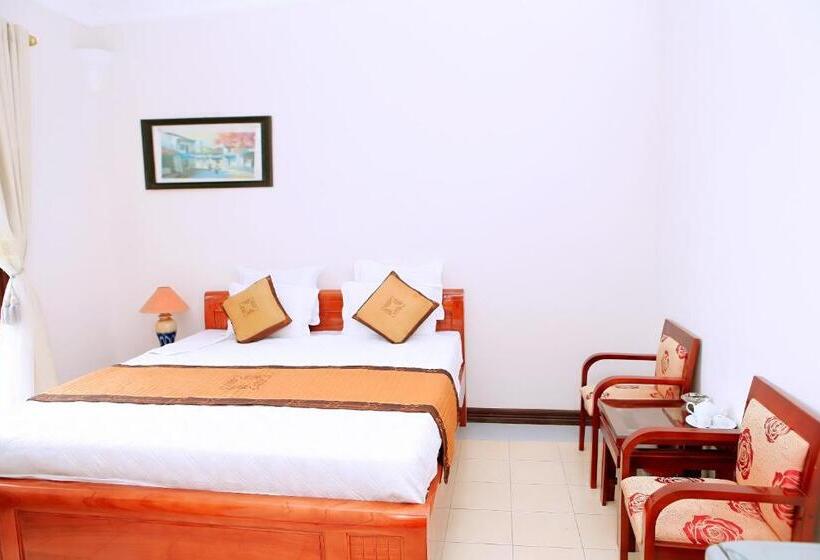 هتل Khách Sạn Cây Thông