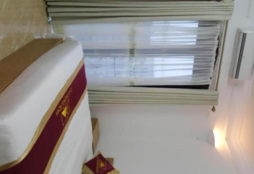 هتل Khách Sạn Cây Thông