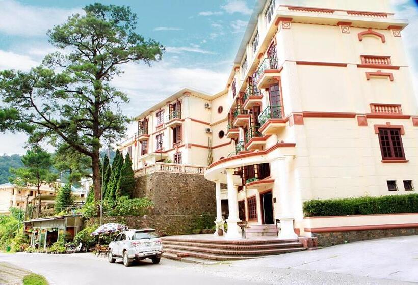 هتل Khách Sạn Cây Thông