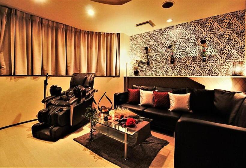 فندق O2  Adult Only