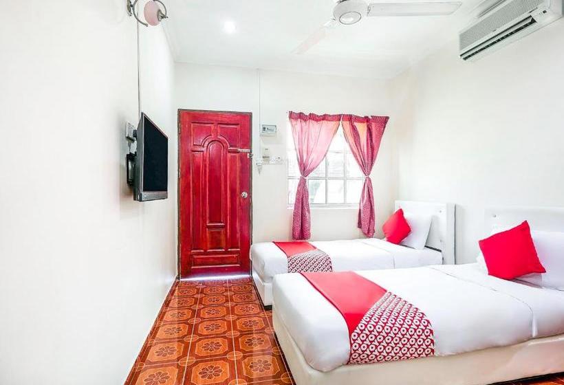 בית מלון כפרי D  Anjung Inn