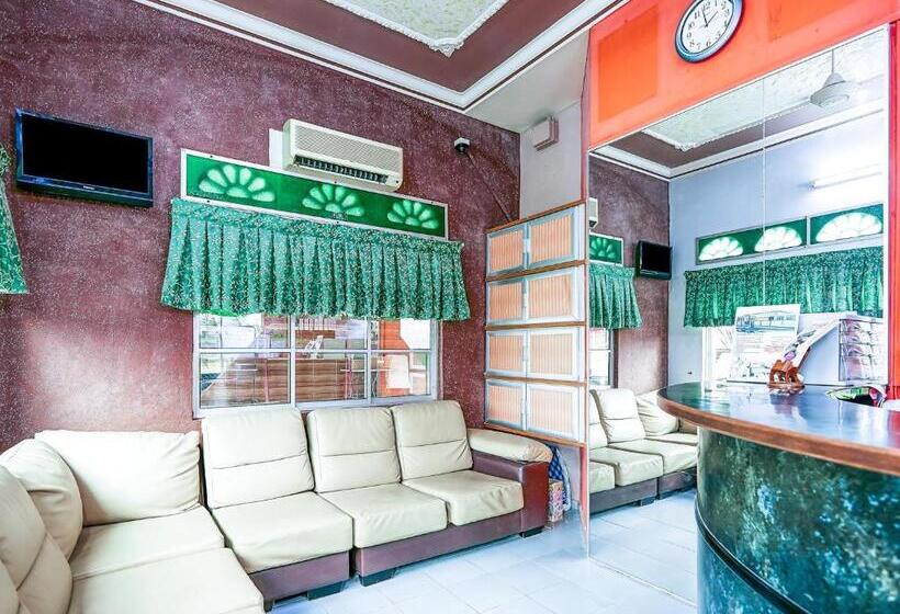 בית מלון כפרי D  Anjung Inn