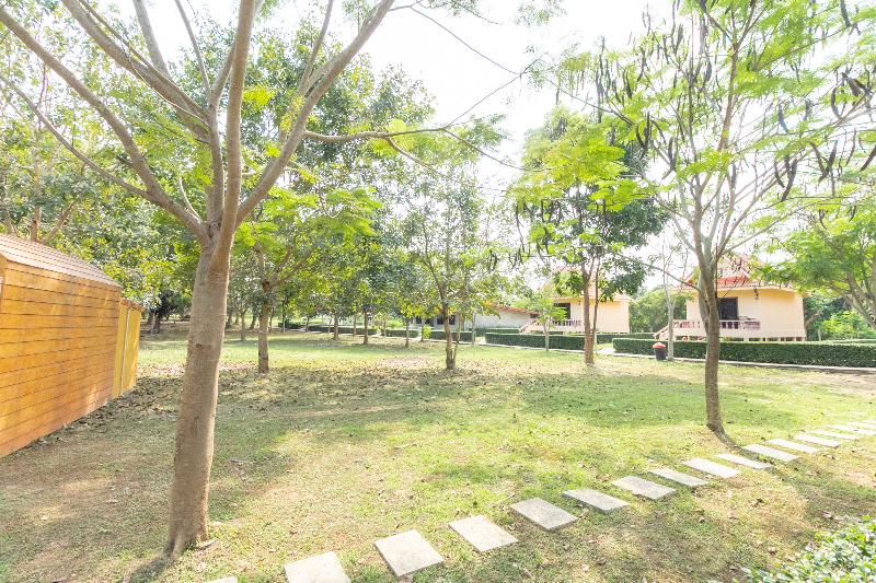 בית מלון כפרי Oyo 75359 Thaiburi Thara Resort