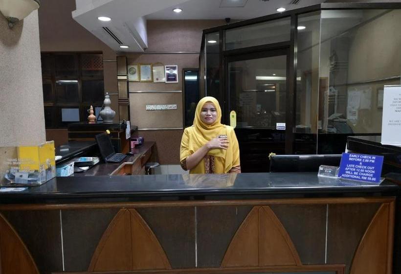 Отель Putra Brasmana