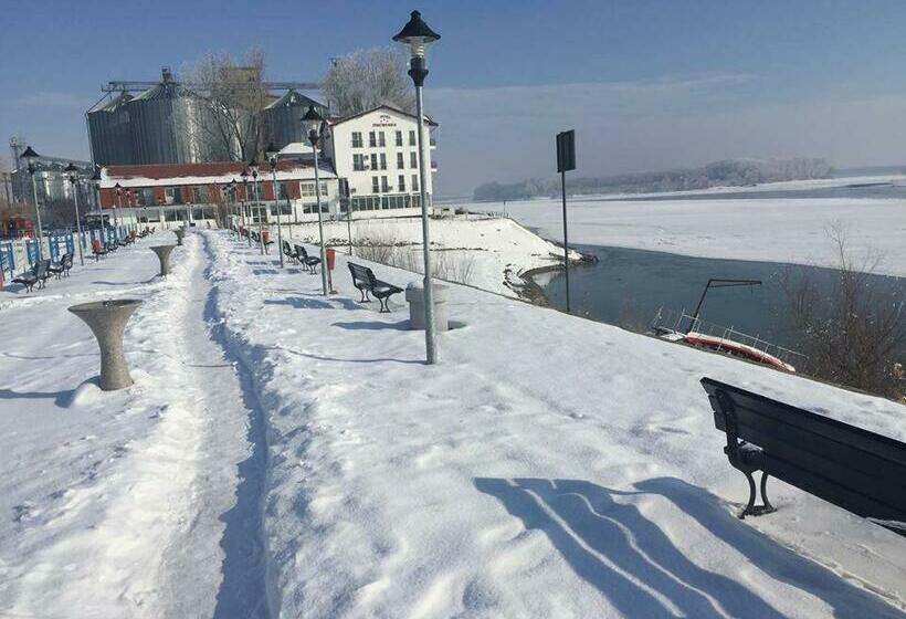 هتل Sucidava