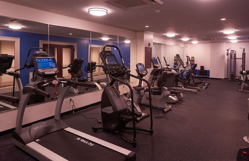 فندق The Groton Inn