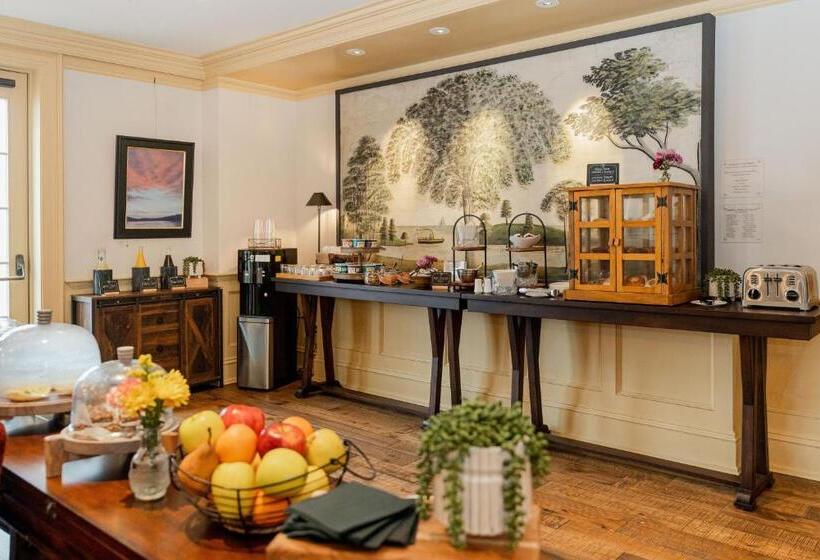 فندق The Groton Inn