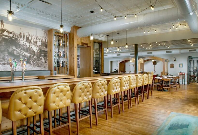 فندق Western Front