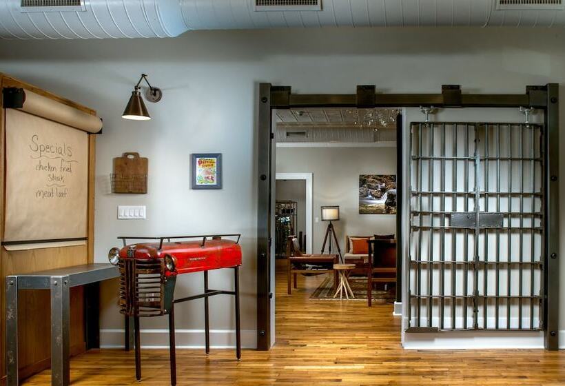 فندق Western Front