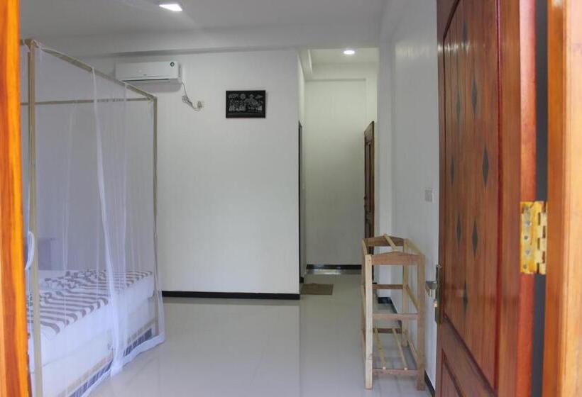 Отель White Lion Paradise Dikwella