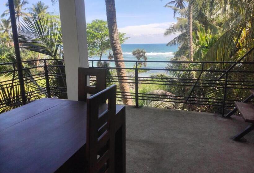 Отель White Lion Paradise Dikwella