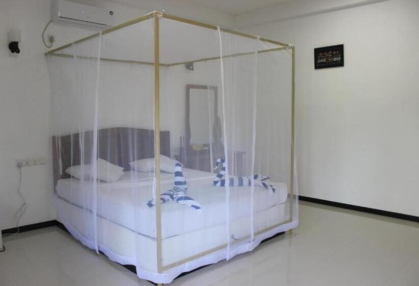 Отель White Lion Paradise Dikwella