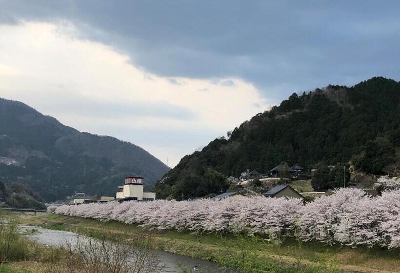 بنسيون Fukunae House   Hostel