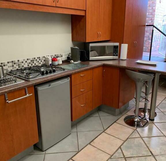 פנסיון Glenelg Road Guesthouse