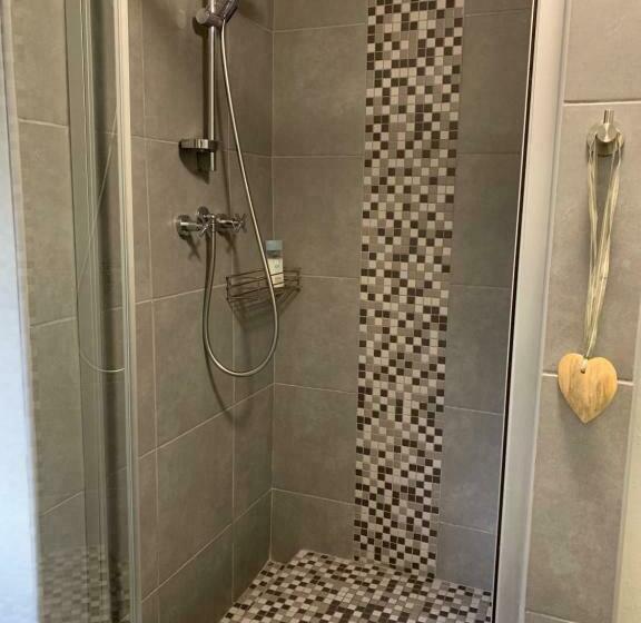 פנסיון Glenelg Road Guesthouse