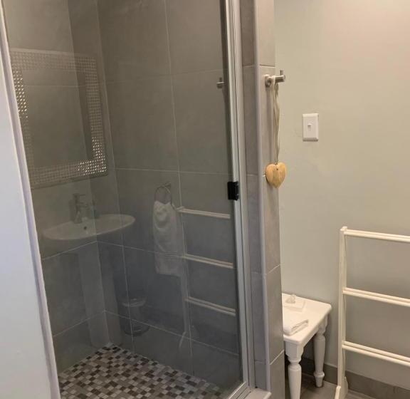פנסיון Glenelg Road Guesthouse