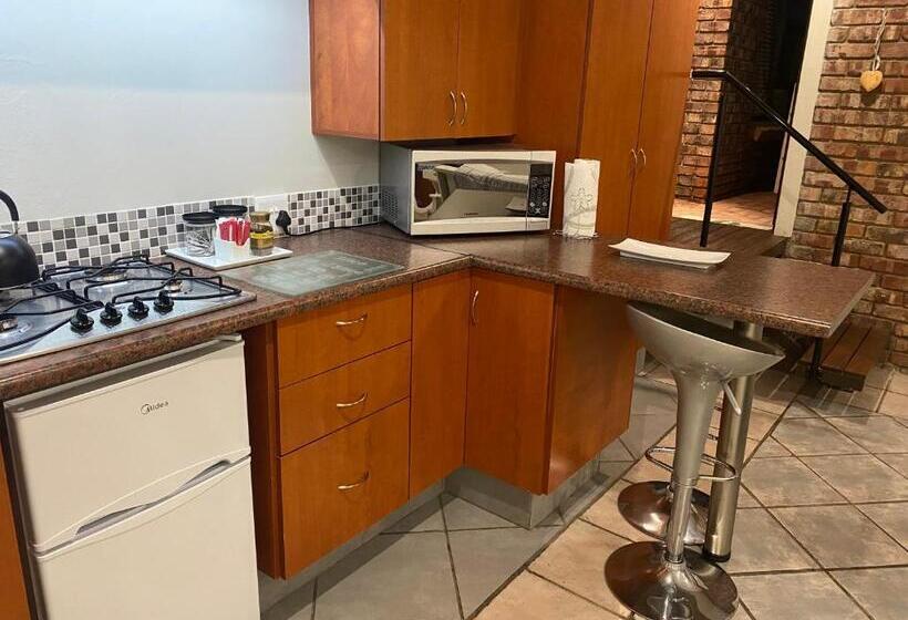 פנסיון Glenelg Road Guesthouse