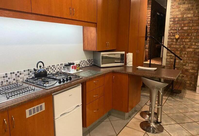 פנסיון Glenelg Road Guesthouse