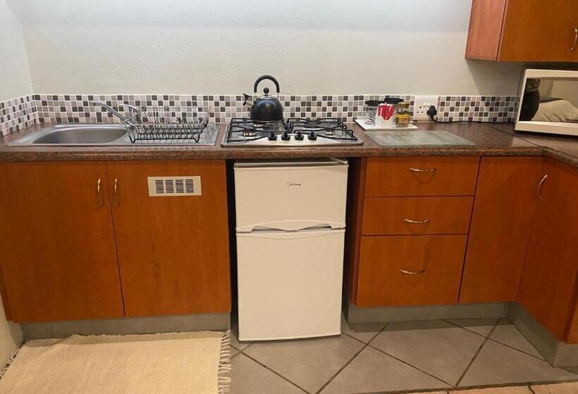 פנסיון Glenelg Road Guesthouse