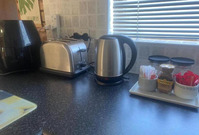 פנסיון Glenelg Road Guesthouse