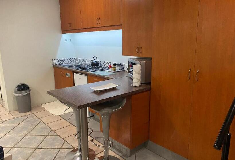 פנסיון Glenelg Road Guesthouse