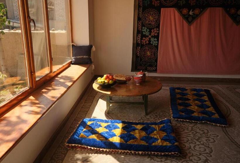 پانسیون Guest House Altyn Oimok