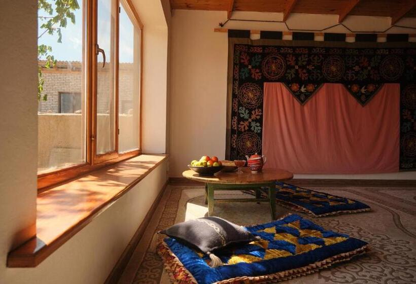 پانسیون Guest House Altyn Oimok