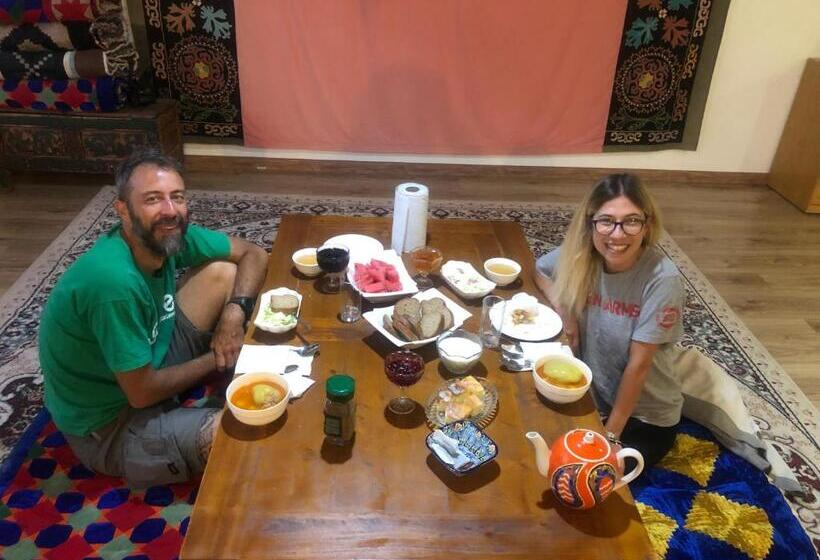 پانسیون Guest House Altyn Oimok