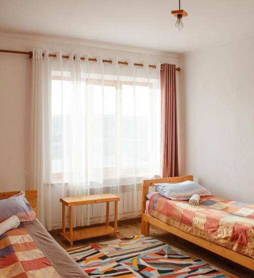 پانسیون Guest House Altyn Oimok