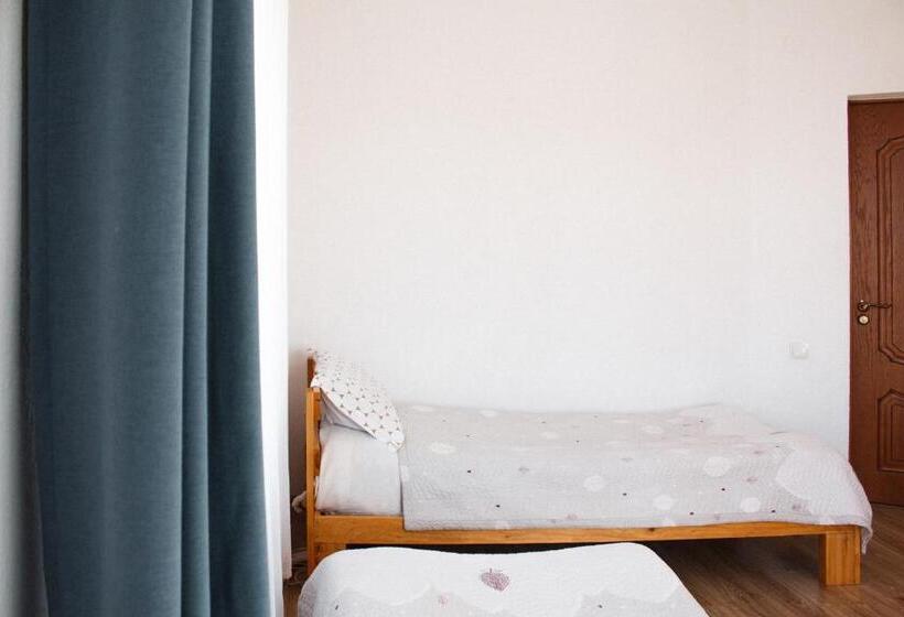 پانسیون Guest House Altyn Oimok