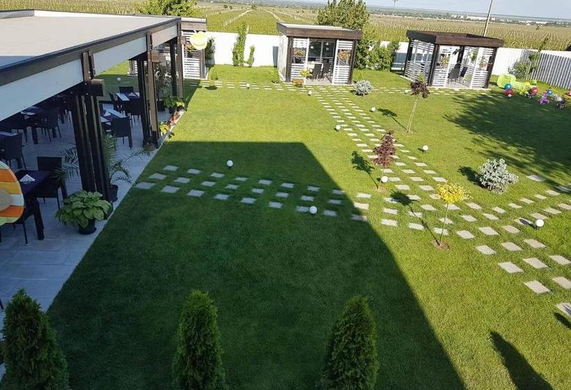 بنسيون Mondrian Event & Garden