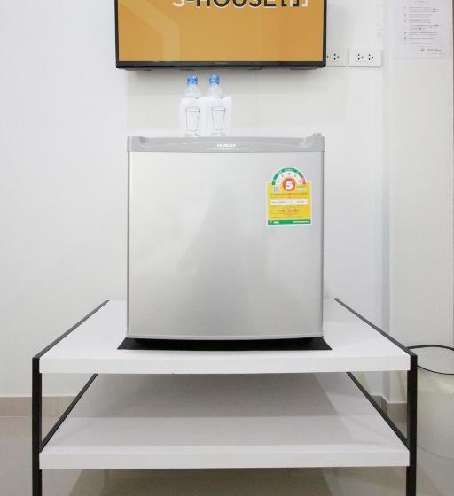 פנסיון Shouse  Surin