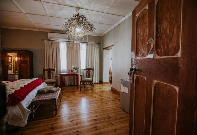 פנסיון Three Birds Country House