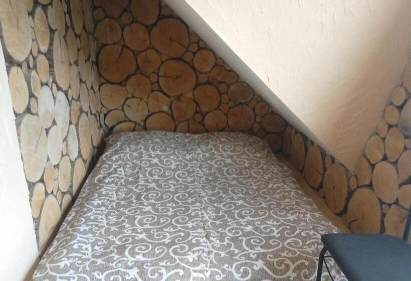 הוסטל Eco Resort Nad Karpatamy